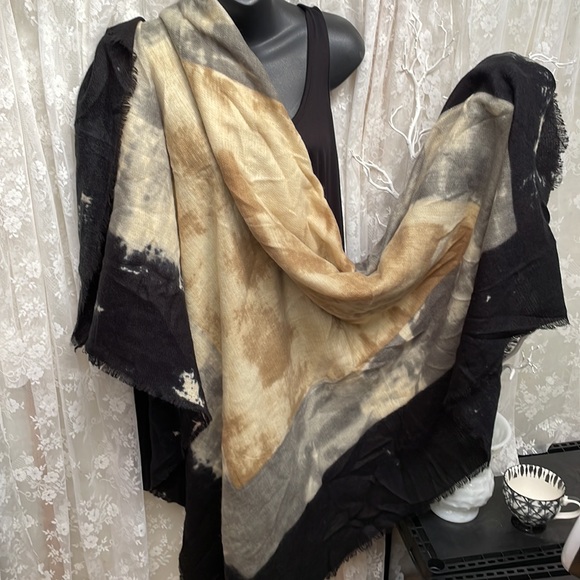 The Coziest Warm Fall Shawl Scarf Wrap. Camel/Yellowish Cream & Black Large - Picture 2 of 10